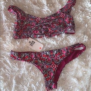 NWT billabong off shoulder cheeky bikini